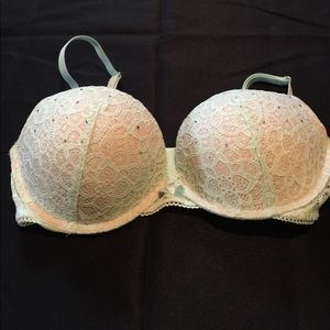 Victtoria’s secret bra 32dd